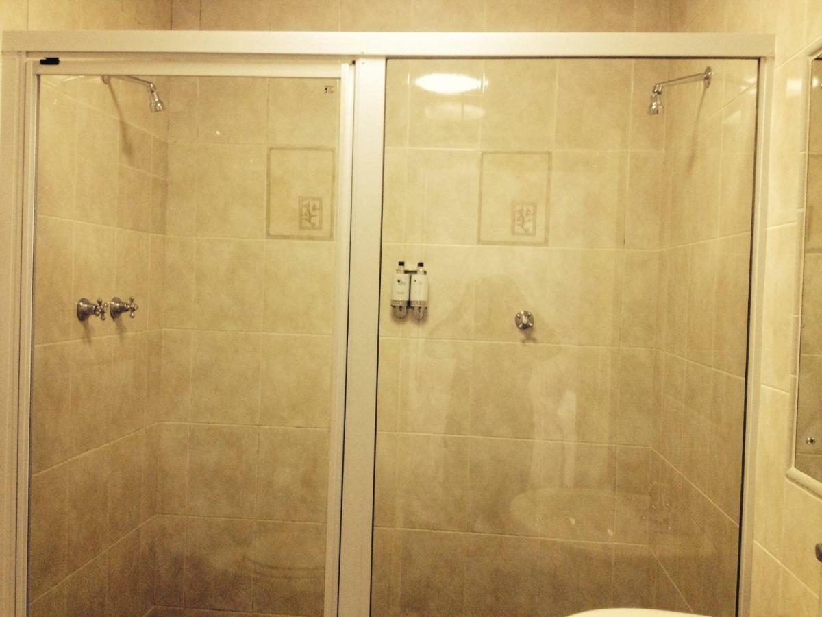 Smart Villa Guest House East London Bagian luar foto